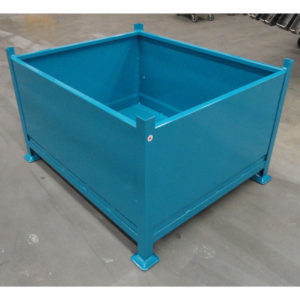 Solid side stacking baskets