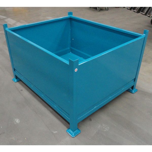 Solid side stacking baskets
